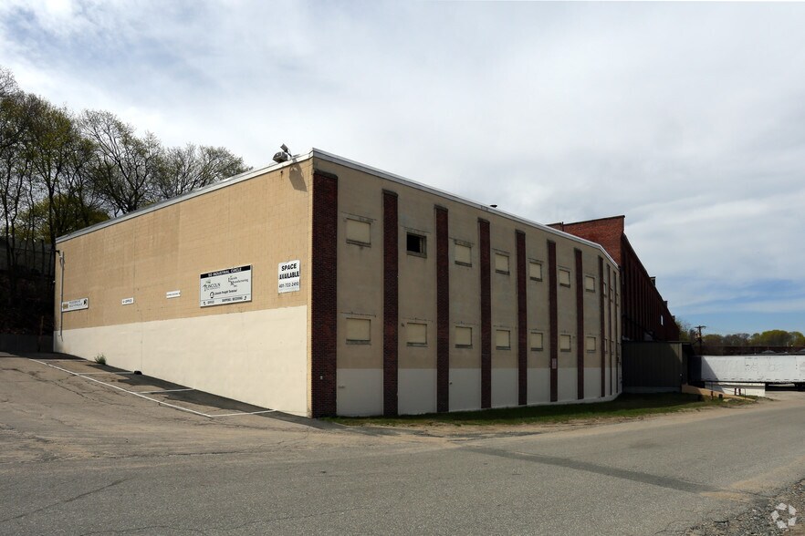 50 Industrial Cir, Lincoln, RI à louer - Photo du bâtiment - Image 3 de 32