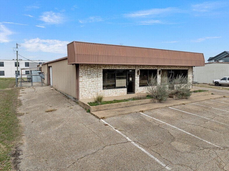 110 Post Office Dr, Hewitt, TX à vendre - Photo du bâtiment - Image 3 de 6