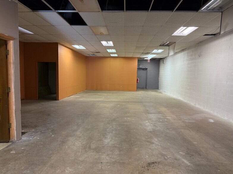 605-619 S Main St, De Forest, WI à louer - Photo du bâtiment - Image 3 de 8