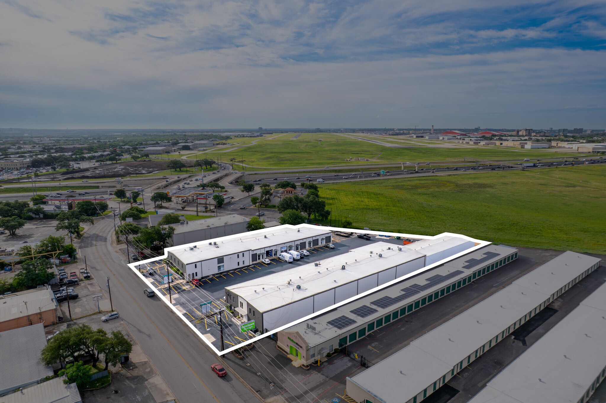 East Nakoma Service Center portefeuille de 2 propriétés à vendre sur LoopNet.ca Photo du bâtiment- Image 1 de 17