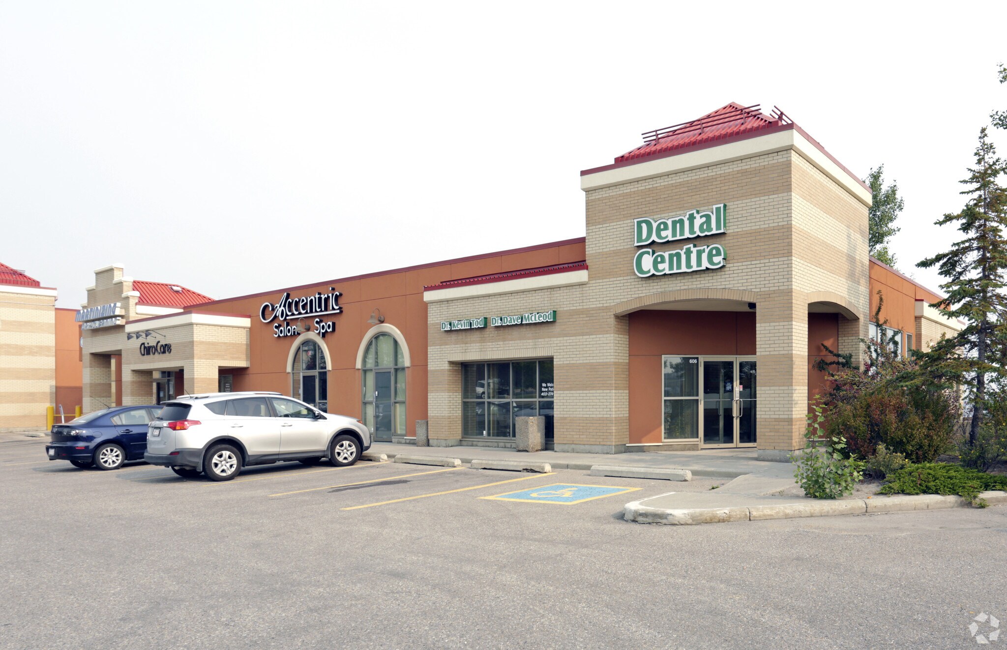 1000 Hamptons Dr NW, Calgary, AB for sale Primary Photo- Image 1 of 1