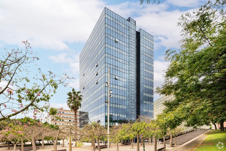 Gran Via Corts Catalanes, 128-136, Barcelone, Barcelona à louer - Photo du bâtiment - Image 2 de 5