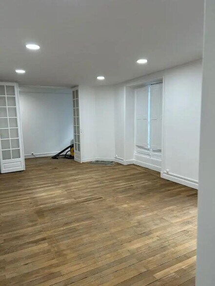 Commerce de détail dans Nantes à louer - Photo du bâtiment - Image 2 de 10