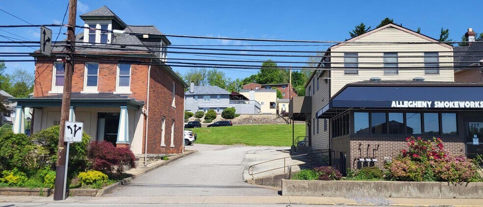 213 Freeport Rd, Pittsburgh, PA for sale - Primary Photo - Image 1 of 2