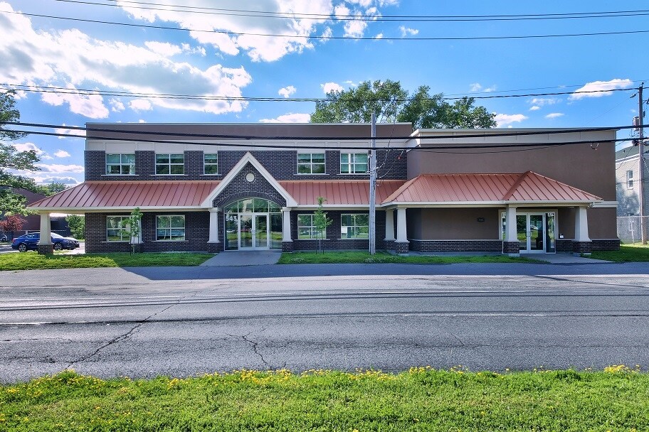 543-545 Boul Sir-Wilfrid-Laurier, Mont-St-Hilaire, QC à vendre Photo du bâtiment- Image 1 de 1