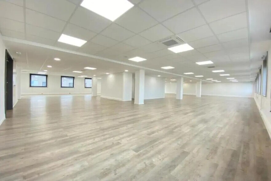 Office in Boulogne-Billancourt for sale - Interior Photo - Image 2 of 10