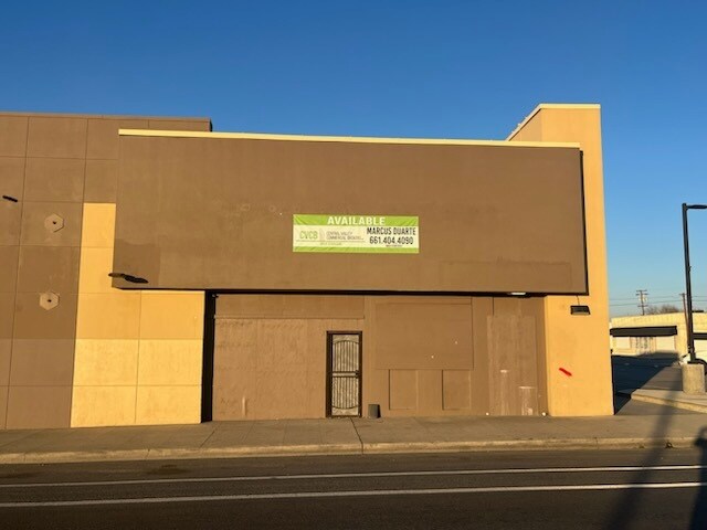 1309 N Chester Ave, Bakersfield, CA à vendre - Photo du bâtiment - Image 2 de 11