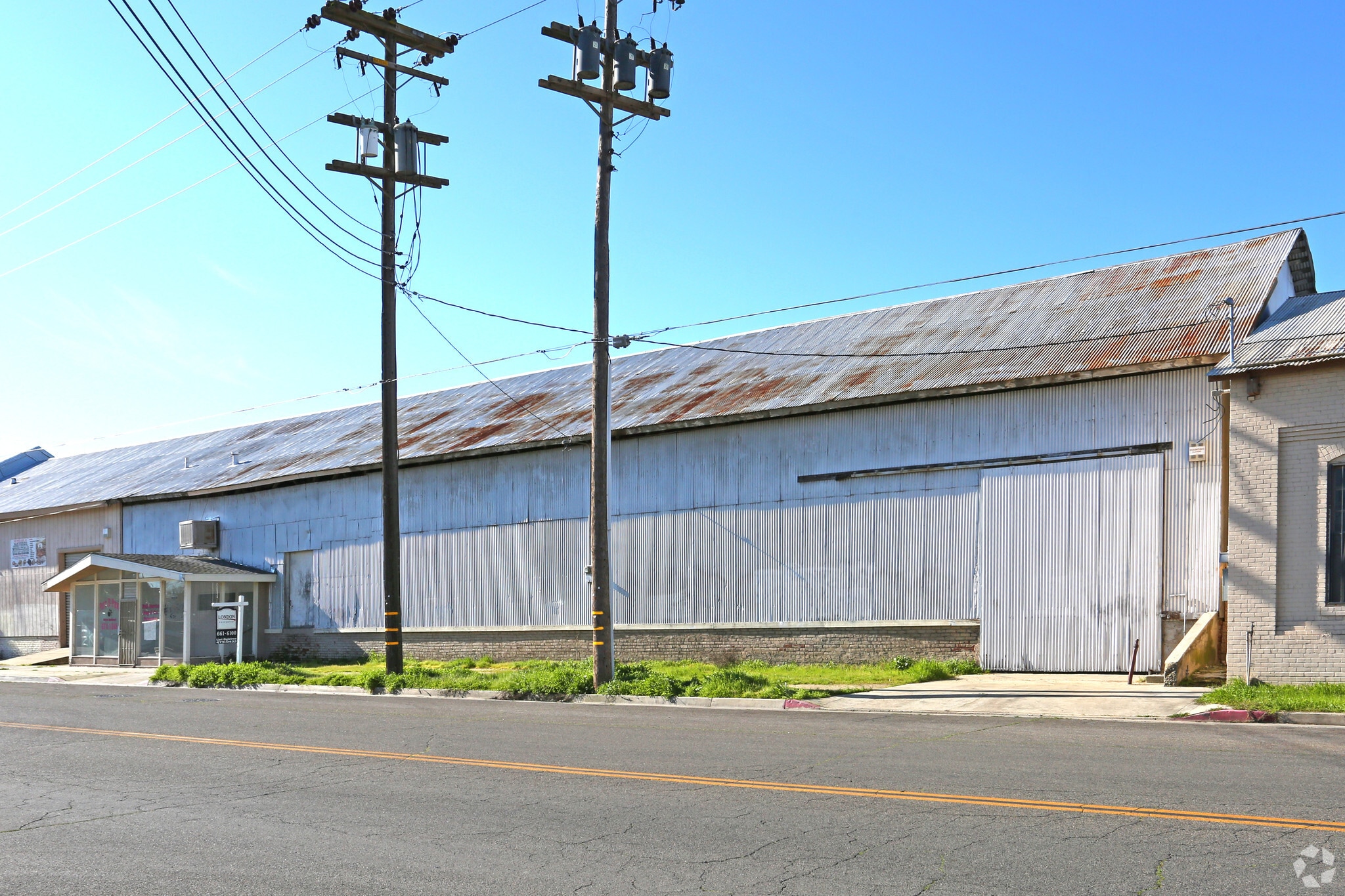 216 N E St, Madera, CA for sale Primary Photo- Image 1 of 10