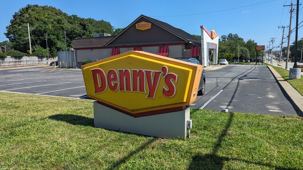 1177 Reservoir Ave, Cranston, RI à louer - Photo du bâtiment - Image 2 de 3