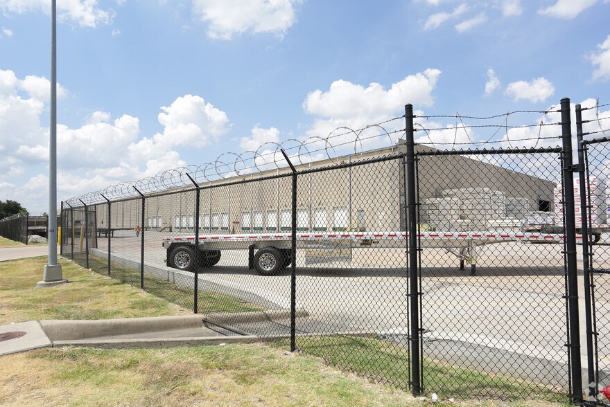 1102 State Highway 161, Grand Prairie, TX for lease - Building Photo - Image 3 of 9