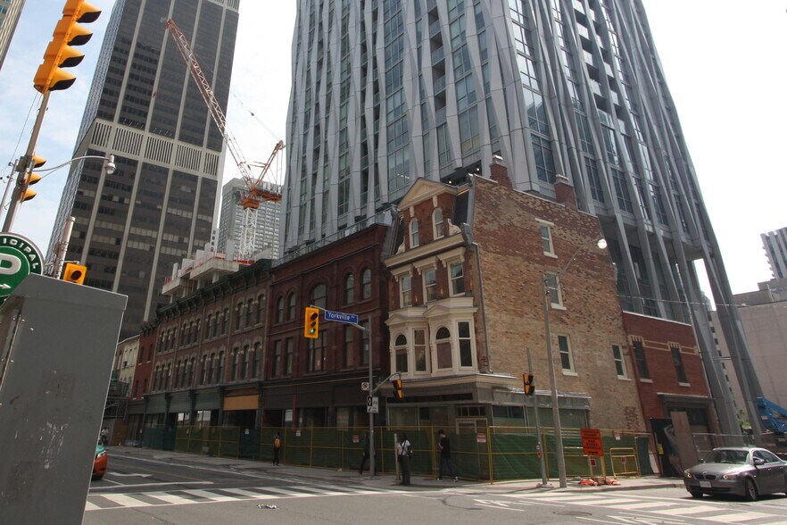 1 Yorkville Av, Toronto, ON à vendre - Photo du bâtiment - Image 3 de 6