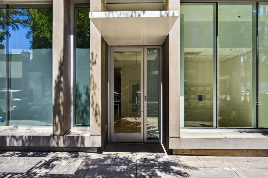 923 NW Glisan St, Portland, OR for lease - Building Photo - Image 2 of 3