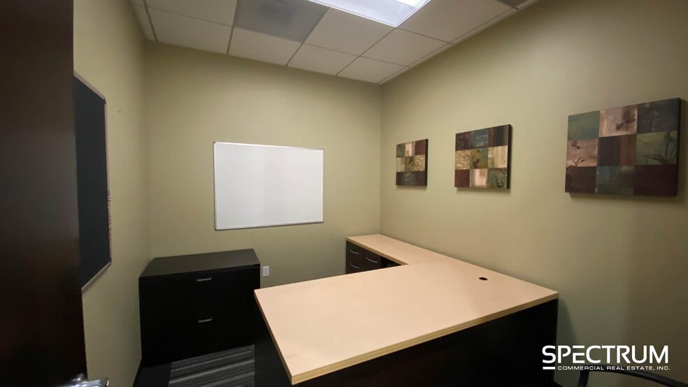 19835-19839 Nordhoff St, Northridge, CA for lease - Interior Photo - Image 2 of 8