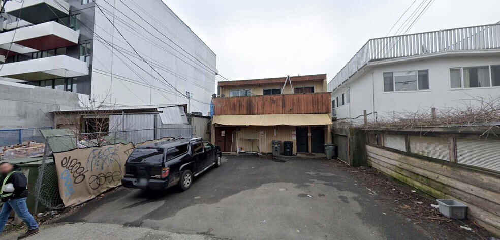 3155 Broadway W, Vancouver, BC à vendre - Photo du bâtiment - Image 3 de 4