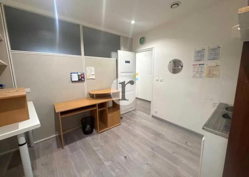 Retail in Lille for lease - Interior Photo - Image 2 of 4