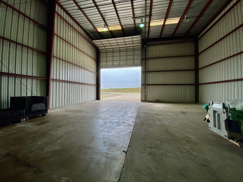 1103 Carlos G Parker Blvd, Taylor, TX à louer - Photo intérieure - Image 3 de 6