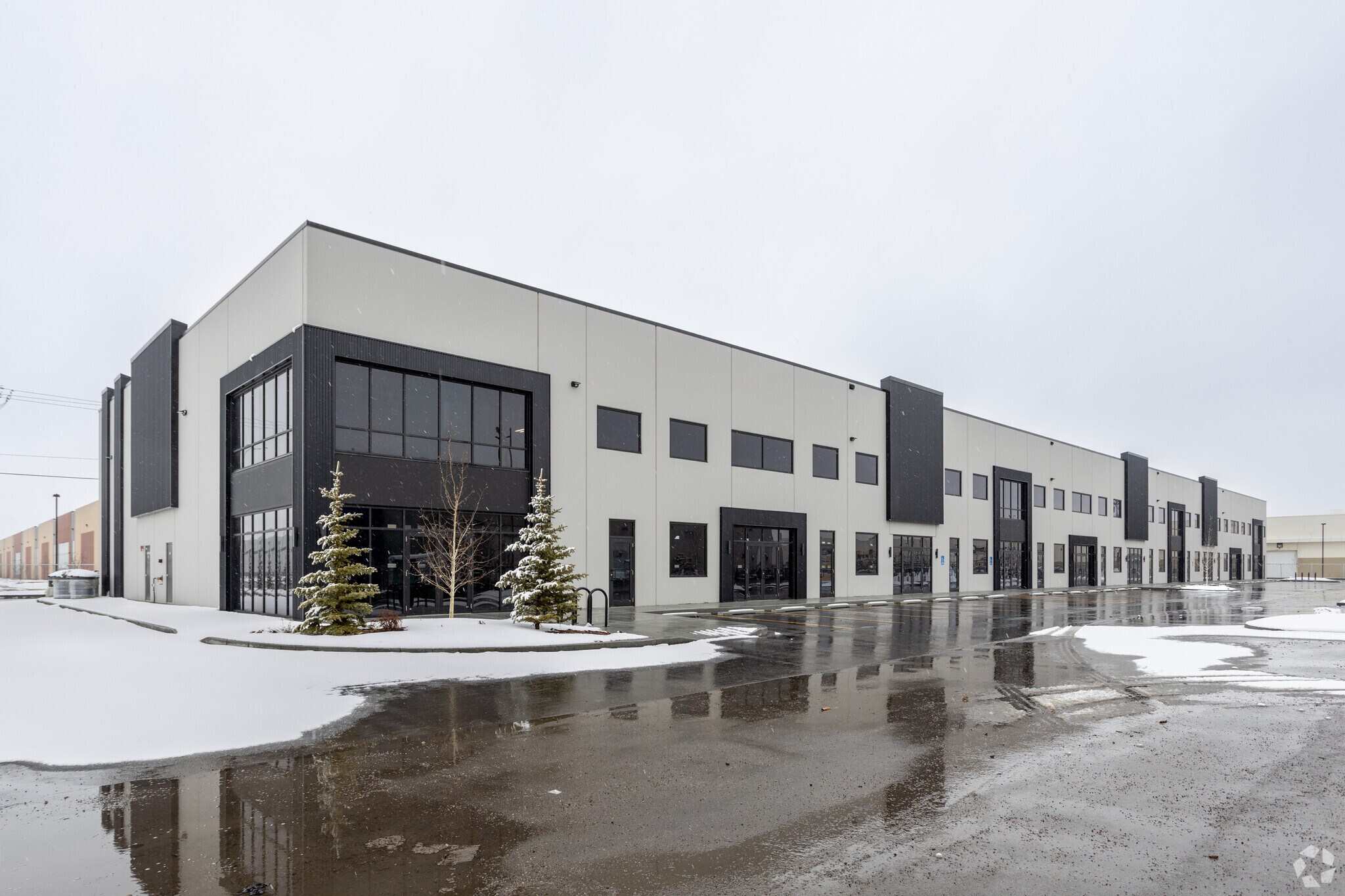 5495 61 Ave SE, Calgary, AB for sale Primary Photo- Image 1 of 1