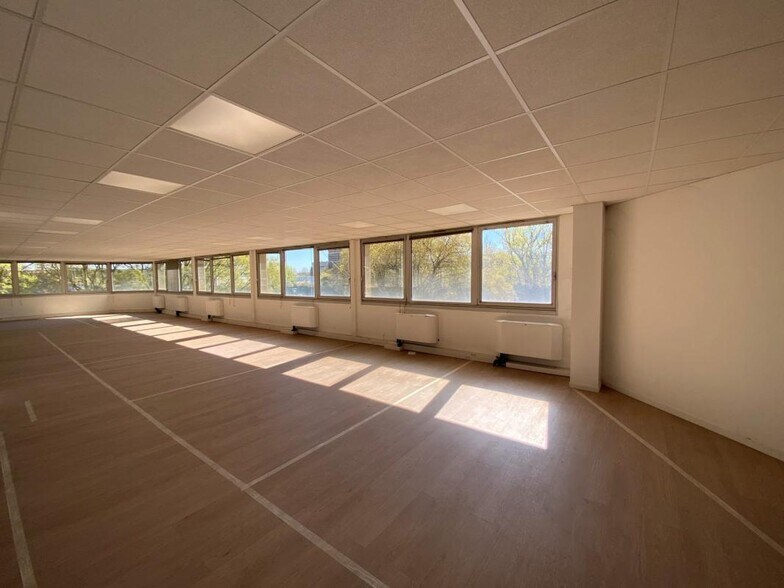 52 Rue Jacques Babinet, Toulouse for lease - Interior Photo - Image 3 of 8
