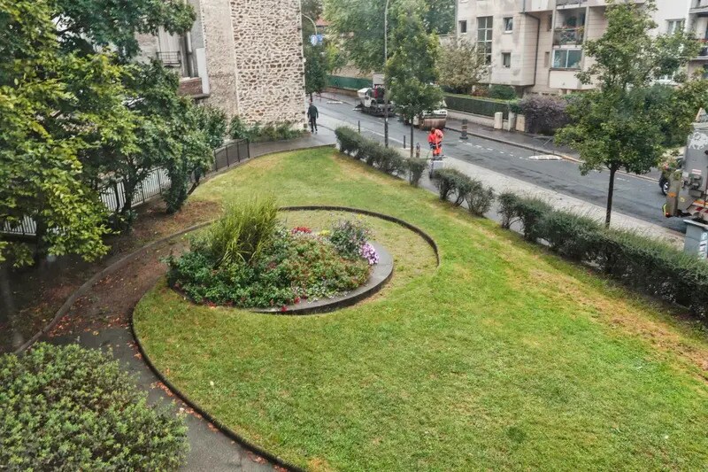 6 Rue Léon Renault, Les Lilas for sale - Building Photo - Image 3 of 11