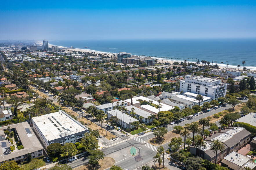 326 San Vicente Blvd, Santa Monica, CA à vendre - Photo du bâtiment - Image 3 de 23