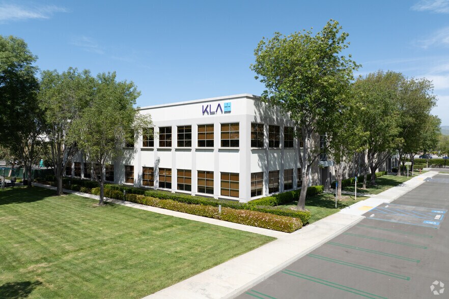 620 N McCarthy Blvd, Milpitas, CA à louer - Photo du bâtiment - Image 1 de 2