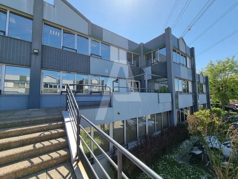 Office in Massy for lease - Building Photo - Image 2 of 6