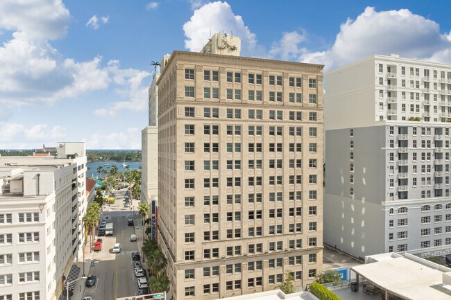 Plus de détails pour 224 Datura St, West Palm Beach, FL - Commerce de détail à louer