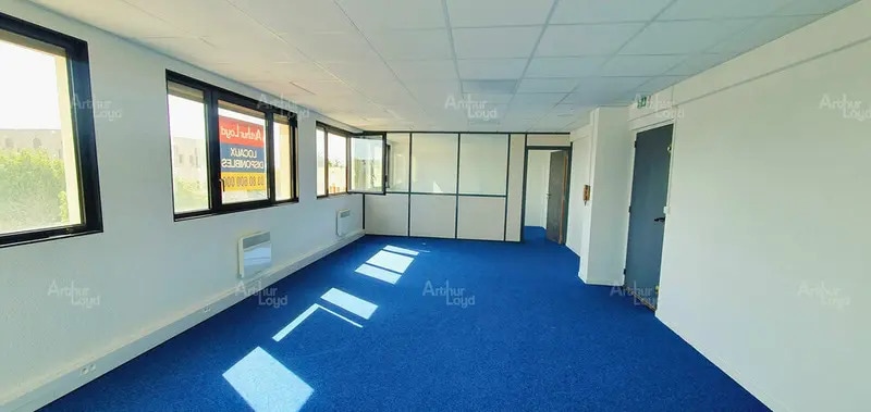 14 B Rue Pierre De Coubertin, Dijon for lease - Interior Photo - Image 2 of 6
