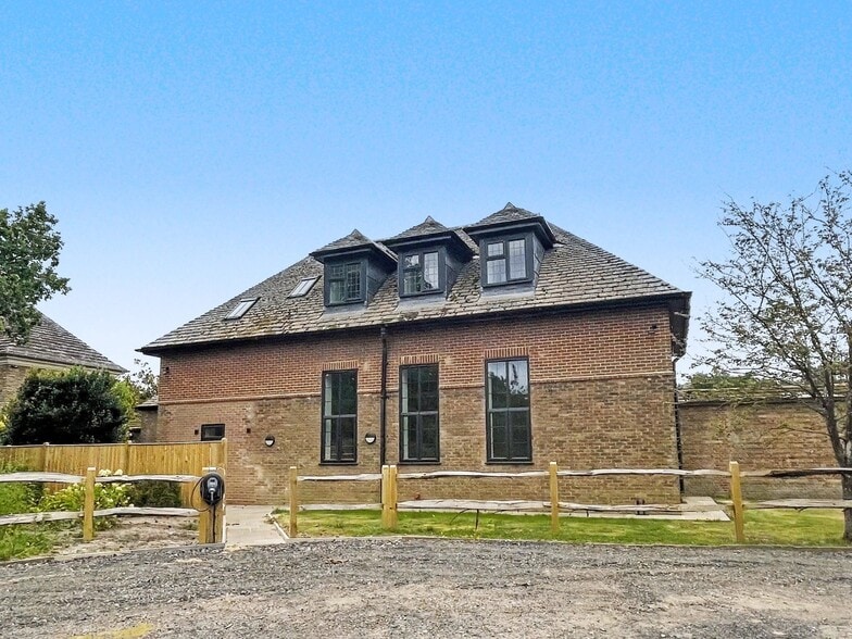 Maplehurst Rd, Horsham for lease - Building Photo - Image 1 of 16