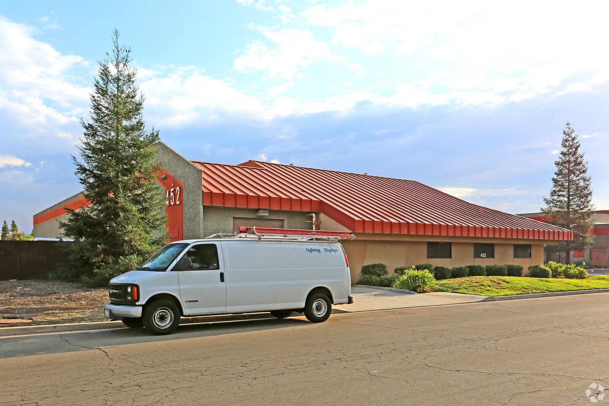 452 W Bedford Ave, Fresno, CA à louer Photo du bâtiment- Image 1 de 7