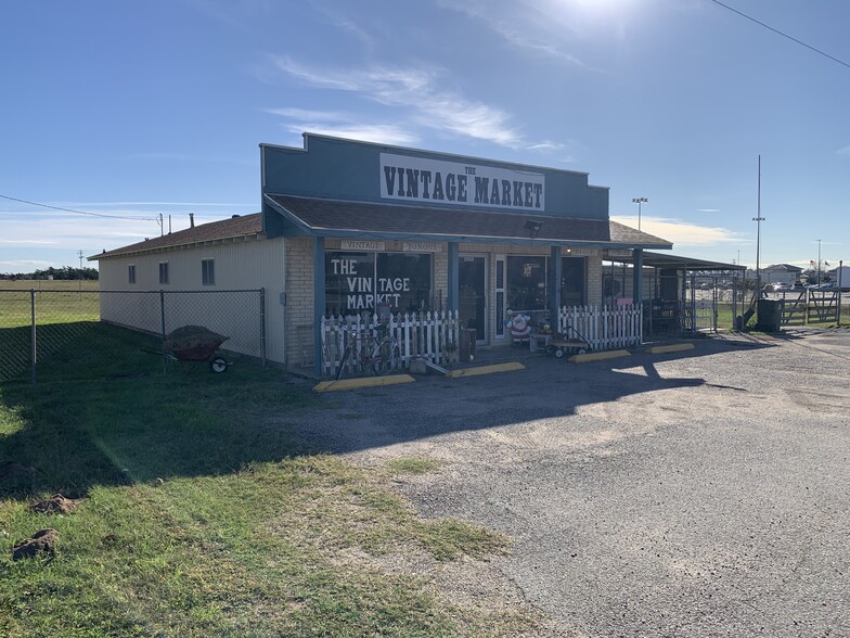 1600 N Texana St, Hallettsville, TX à vendre - Photo principale - Image 1 de 1