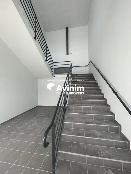 Industriel dans Villeneuve-la-Garenne à louer - Photo intérieure - Image 2 de 4