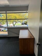 1715 Dickson Av, Kelowna, BC à louer Photo intérieure- Image 2 de 4