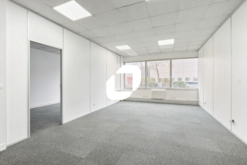 Rue Des Vanesses, Villepinte for lease - Interior Photo - Image 2 of 13