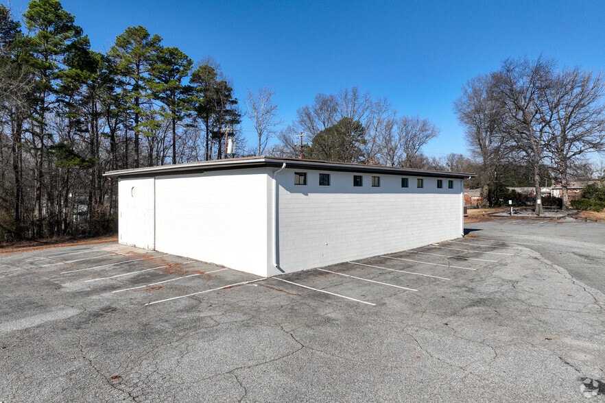 501 W Camel St, Greensboro, NC for lease - Building Photo - Image 2 of 7