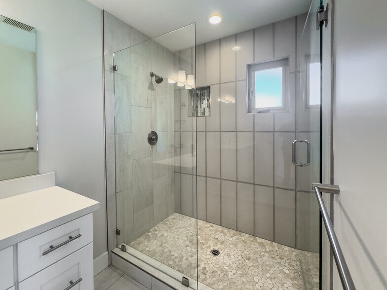 1420 Pacific Beach Dr, San Diego, CA à vendre - Photo du bâtiment - Image 2 de 48