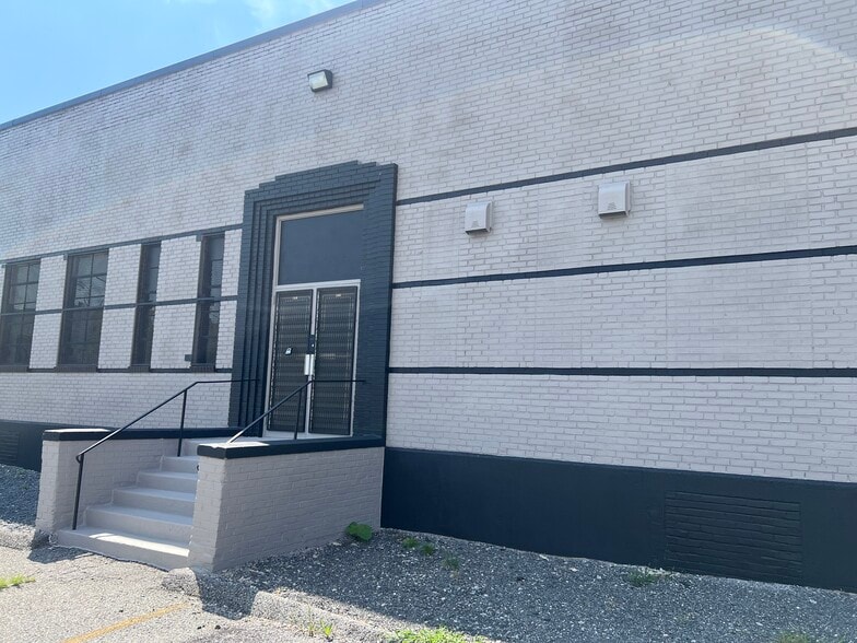 2810 W Saratoga St, Baltimore, MD for sale - Building Photo - Image 2 of 19