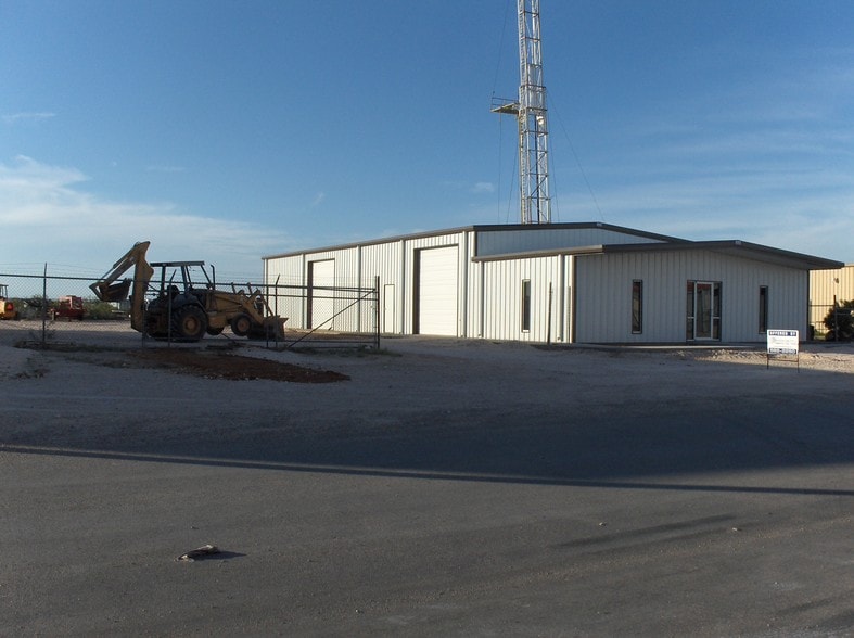 6923 E Commerce St, Odessa, TX for lease - Primary Photo - Image 2 of 5