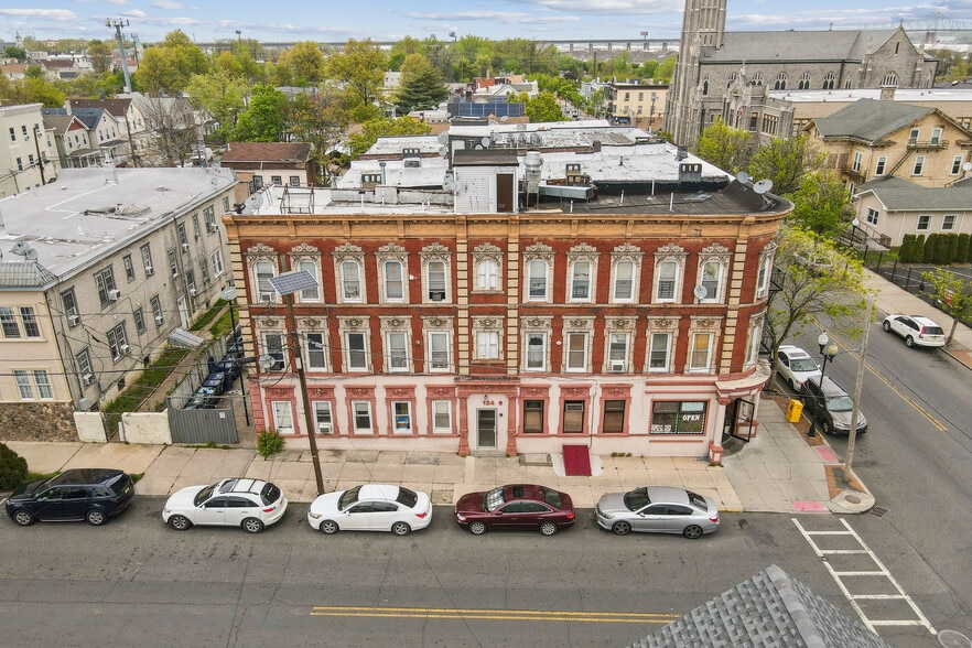124 William St, Perth Amboy, NJ for sale - Building Photo - Image 2 of 11