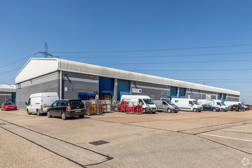 Marsh Way, Rainham for lease - Primary Photo - Image 1 of 1