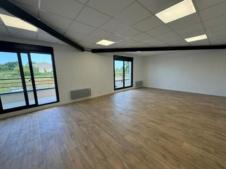 Flex in Hérouville-en-Vexin for sale - Interior Photo - Image 3 of 5