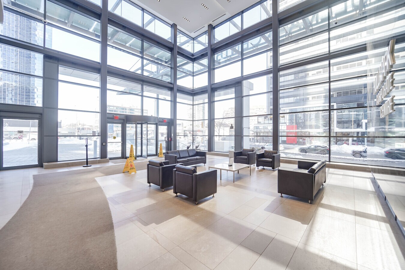 4763-4789 Yonge St, Toronto, ON M2N 0G3 - Unité 312 -  - Hall d’entrée - Image 1 of 19