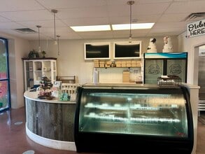 2726 E Oakland Ave, Johnson City, TN for lease Building Photo- Image 2 of 10