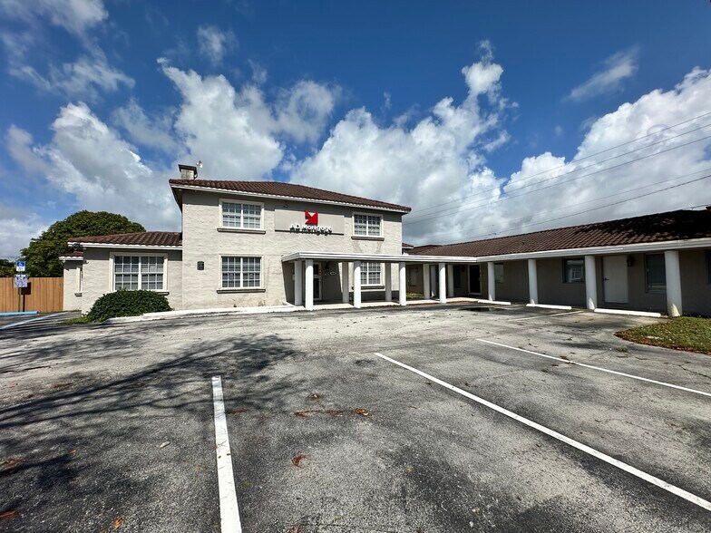 1040 S Federal Hwy, Hollywood, FL à vendre - Photo du bâtiment - Image 2 de 35