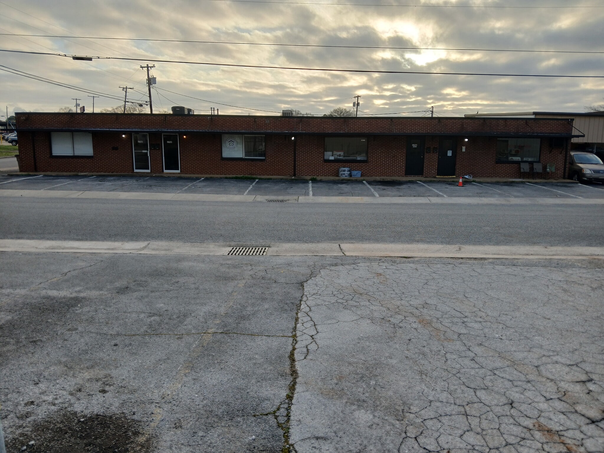 1718 Creighton Ave SE, Decatur, AL for sale Primary Photo- Image 1 of 28