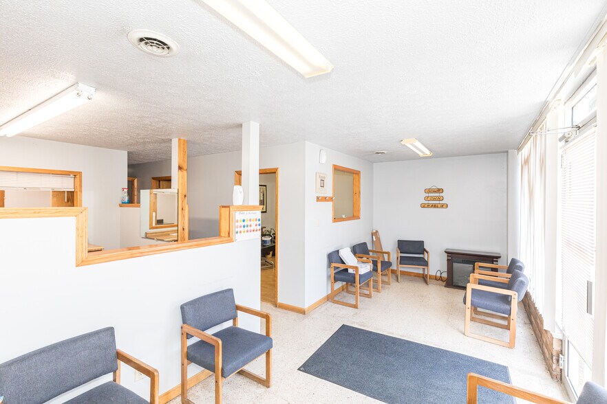 302 Virginia Ave, Bluefield, VA à vendre - Photo du bâtiment - Image 2 de 10