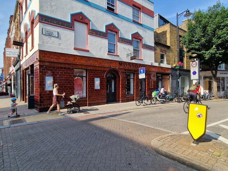 64 Cross St, Londres à louer - Photo du bâtiment - Image 2 de 5