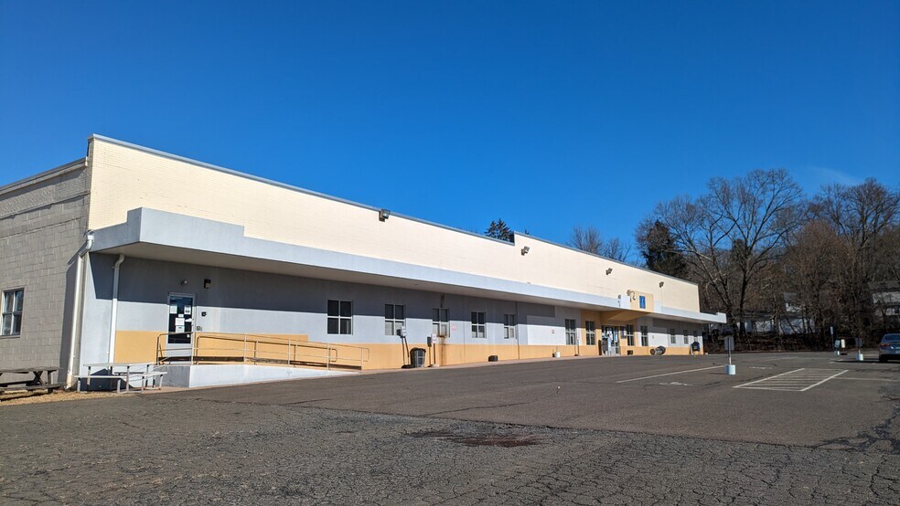 699 East Middle Tpke, Manchester, CT à vendre - Photo du bâtiment - Image 2 de 9