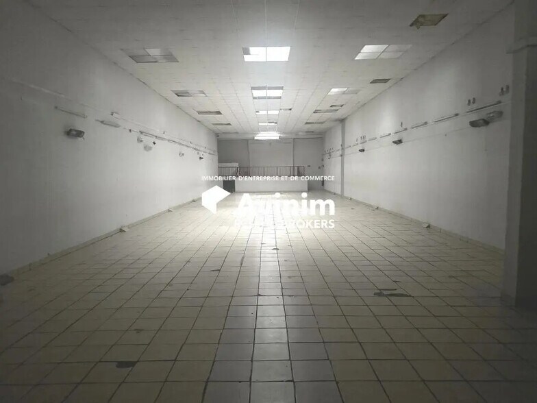 Industrial in Saint-Denis for lease - Interior Photo - Image 2 of 2