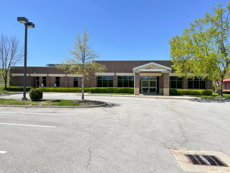 4820 S Arrowhead Dr, Independence, MO for lease - Building Photo - Image 2 of 19